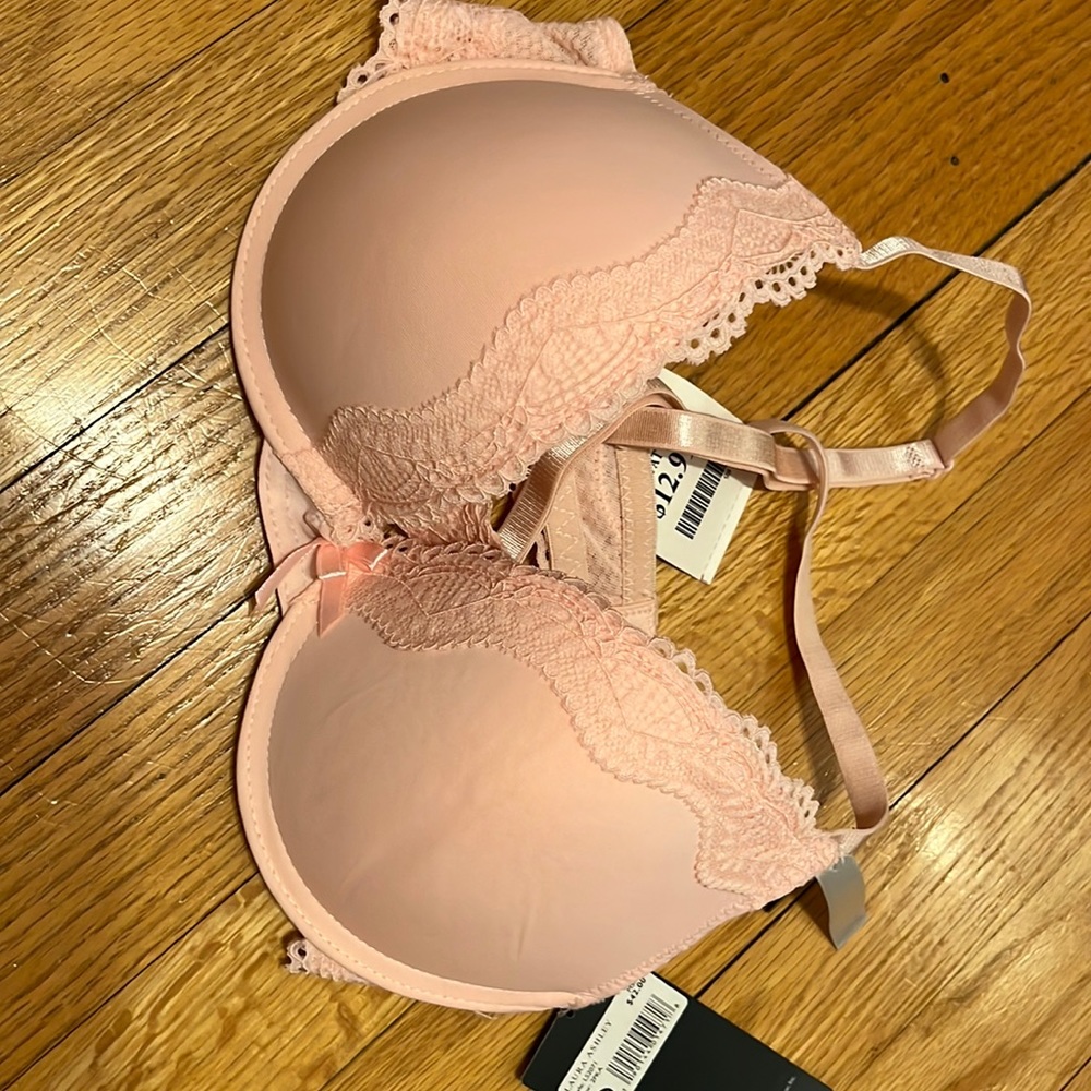 Light pink push-up comfort bra, never used. Tags still attached!